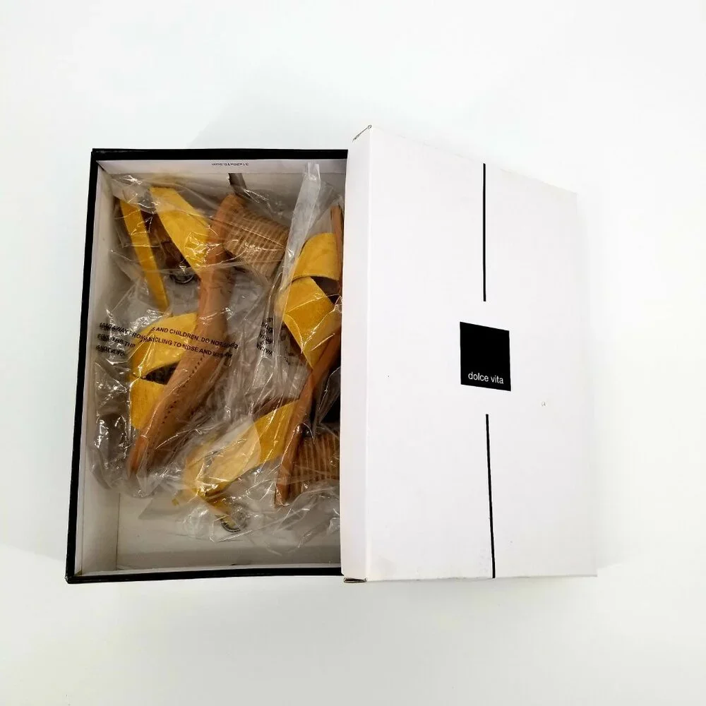 Dolce Vita Honey Suede Block Heel Sandals w/ Ankle Strap - Buttery Soft Sz. 6.5 - Picture 2 of 12